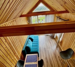 Двухместный семейный коттедж с видом на озеро двуспальная кровать в Ерёмина гора