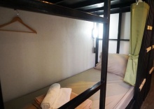 Кровать в общем номере в Feel Good Bangkok Hostel