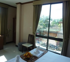 Двухместный номер Deluxe с видом на море двуспальная кровать в Отель Kata Beachwalk