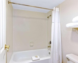 Четырёхместный номер в La Quinta Inn by Wyndham Orlando Airport West