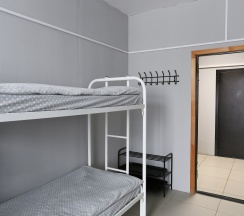 Койко-место в мужском номере на 6 человек в Alfa Best House