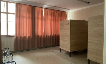 Кровать в общем номере (мужской номер) в Five Seasons