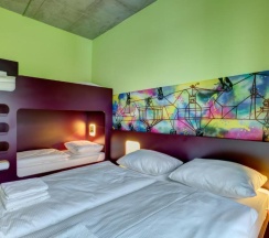 Четырёхместный номер Standard в MEININGER Hotel Berlin East Side Gallery