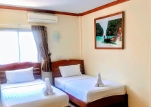 Двухместный номер Deluxe 2 отдельные кровати в Golden Bee PhiPhi Hostel