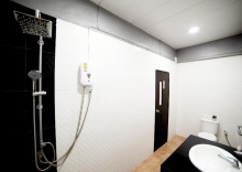 Трёхместный номер Deluxe в OYO 465 Krung Kao Traveller Lodge (Vaccinated Staff)