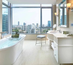 Люкс с 2 комнатами с видом на парк в Oriental Residence Bangkok