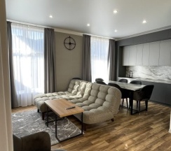 Коттедж с 3 комнатами с балконом и с красивым видом из окна в Borville