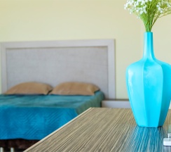 Двухуровневый семейный номер с балконом на 3-4 гостей и видом на море (корпус Б) в Оптимист