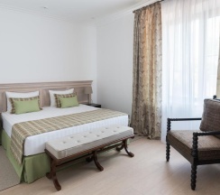 Номер люкс премиум в Аверон