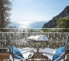 Двухместный номер Deluxe Seaview (двуспальная кровать) в Positano Art Hotel Pasitea