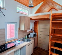 Синий Tinyhouse. Комфорт 2 человека, но вместит до 4-х гостей. в Шведские дачи