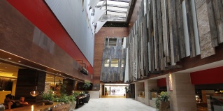 Коулун: Отель The Salisbury YMCA of Hong Kong