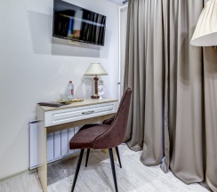 Улучшенная двухместная комната с 1 кроватью и собственной ванной комнатой в МК Распутина