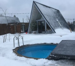 Дом у Рябины с горячим уличным бассейном в А-Шалаш