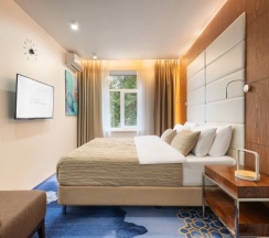 Стандарт с видом на город в V Hotel&Rooftop lounge