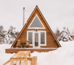 Двухместный коттедж Comfort с красивым видом из окна двуспальная кровать в Papino village