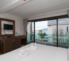 Двухместный номер Deluxe с частичным видом на море двуспальная кровать в Destination Patong