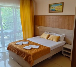 Двухместный номер Superior с балконом и с красивым видом из окна двуспальная кровать в Тихий домик