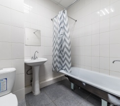 Койко-место в мужском номере на 10 человек в Alfa best house