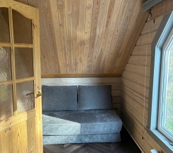 Двухэтажный дом с видом на реку, сад и горы в Дагар