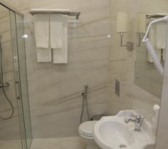 Двухместный полулюкс с балконом двуспальная кровать в Telegraph Inn