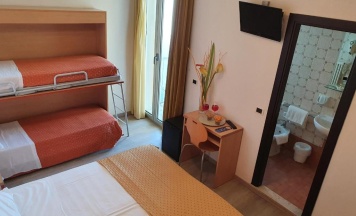Трёхместный номер Standard в Hotel Tilmar