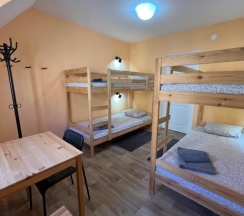 Кровать в общем номере (мужской номер) в Гостевой Дом 125