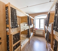 Кровать в общем номере (мужской номер) в Чердак