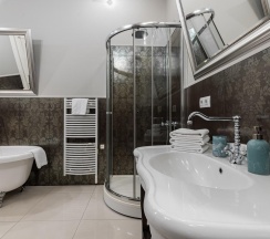 3-комнатные апартаменты улучшенные LetYourFlat “Toscana” гостиная 32м2 в Letyourflat (Лэтюфлэт) на набережной канала Грибоедова 117