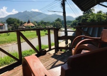 Шале в Golden Hut -Chill Bungalows in town黄金泰式传统独栋小屋