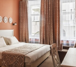 Номер стандарт с 1 двуспальной кроватью и креслом-кроватью в Florinn hotel