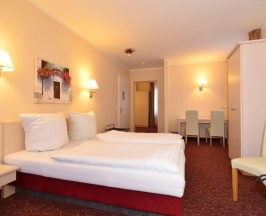 Четырёхместный номер Standard в Hotel Behrmann