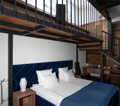 LOFT BLUE в Парадная