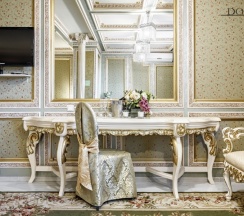 Люкс с джакузи одна двуспальная кровать и диван раскладной в Villa Stefano