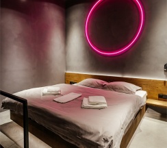 Двухуровневый люкс (вид во двор) в Moon2