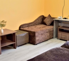 №6. Трехместный номер с дополнительным спальным местом и видом на горы в Прибой