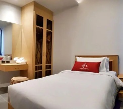Трёхместный Aurico люкс с балконом в Aurico Kata Resort & Spa