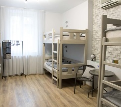 Кровать в общем номере (мужской номер) в Club 1723