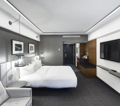 Четырёхместный номер Superior двуспальная кровать в Hotel Bonaventure Montreal