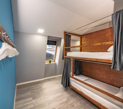 Кровать в общем номере (женский номер) в Море