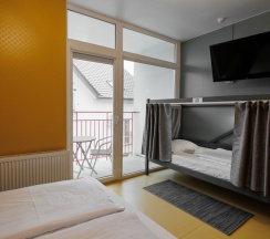 Трехместный номер с собственным санузлом вне номера в Hostel Bed Idea
