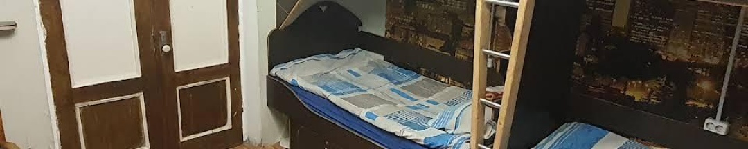 Кровать в 8 местном общем номере (удобства на этаже) в Ягодное