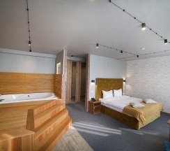 Комфортабельный Люкс с джакузи в Loft Boutique