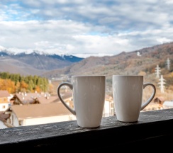 Студия Восточная сторона с балконом и с видом на горы в Apart 64