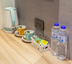 Двухместный номер Standard с видом на город двуспальная кровать в Rainbow Hotel