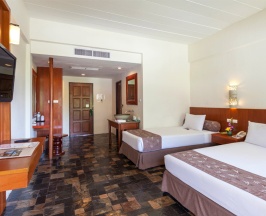 Двухместный номер Deluxe с видом на бассейн двуспальная кровать в Karona Resort & Spa