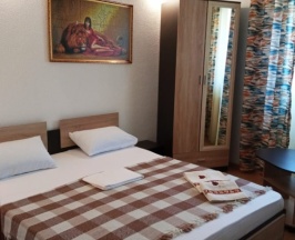 Трёхместный номер Standard с балконом и с красивым видом из окна в Александра