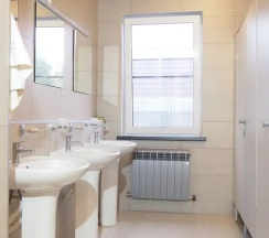 Кровать в общем номере (женский номер) (общая ванная комната) в Opaliha Loft rooms