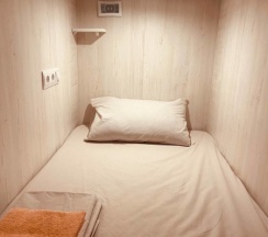 Капсула для отдыха и сна в общем блоке_нижний ярус в Zёbra House