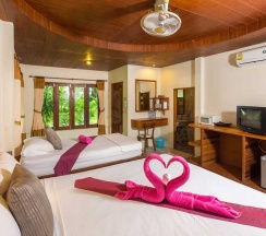 Трёхместное бунгало Grand Deluxe с вентилятором (без горячей воды) в Bottle Beach 1 Resort
